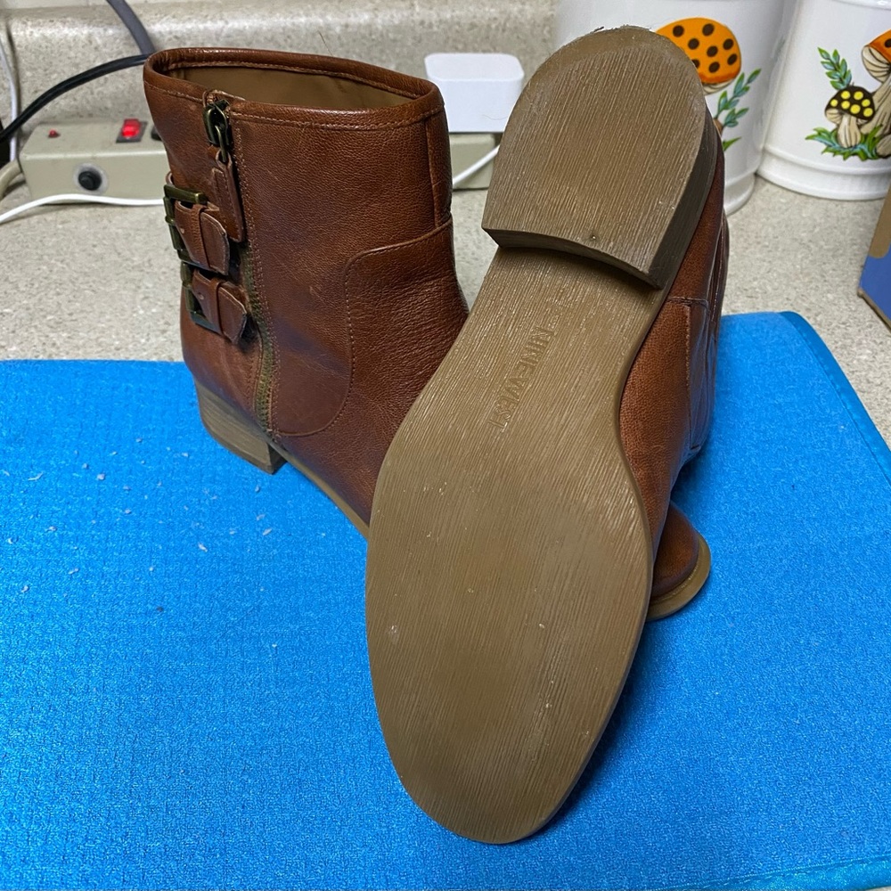 Nine West ankle boots. - Picture 6 of 8